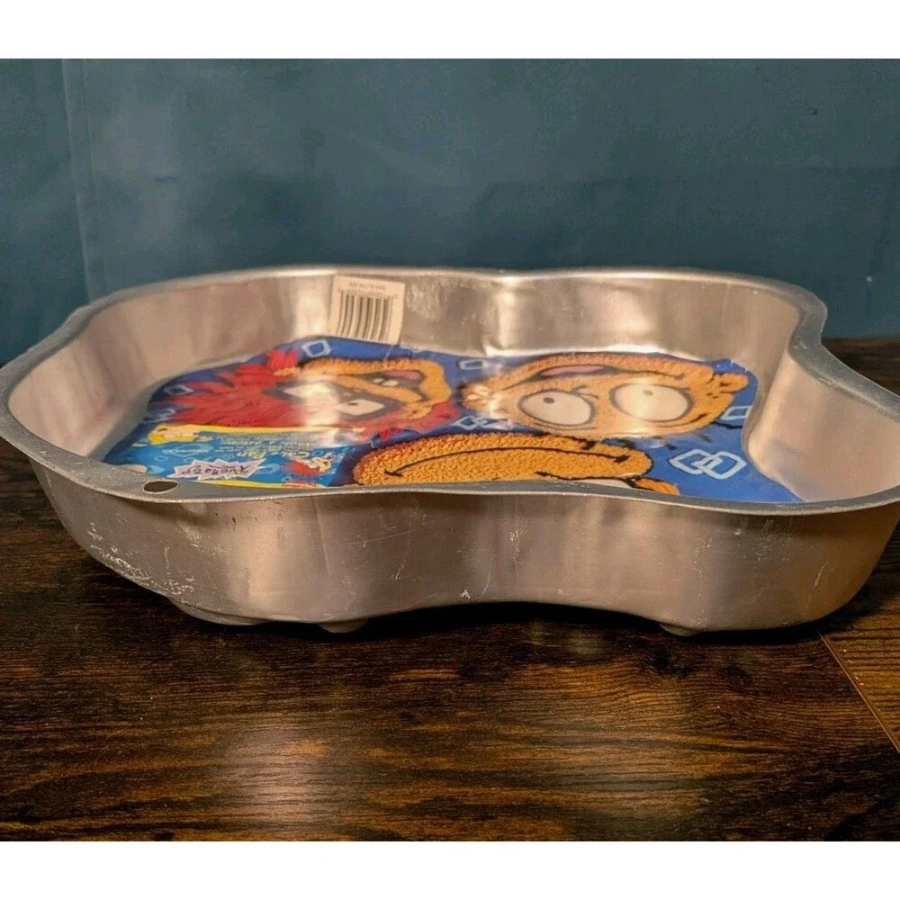 Vtg Rugrats Cake Pan Wilton Aluminum Baking Mold Nickelodeon Rug Rats Tommy 1998